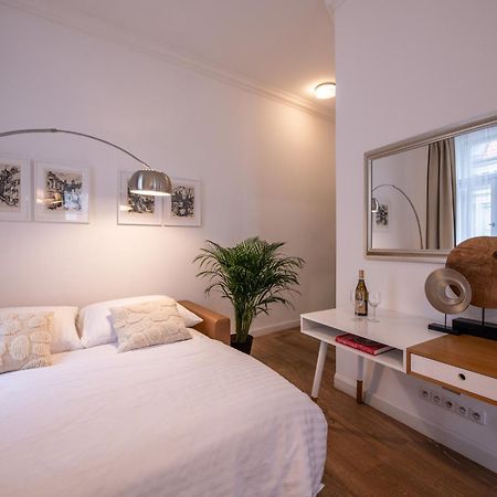 Modern Downtown Apt - Renovated, On Ideal Location Praga Exterior foto