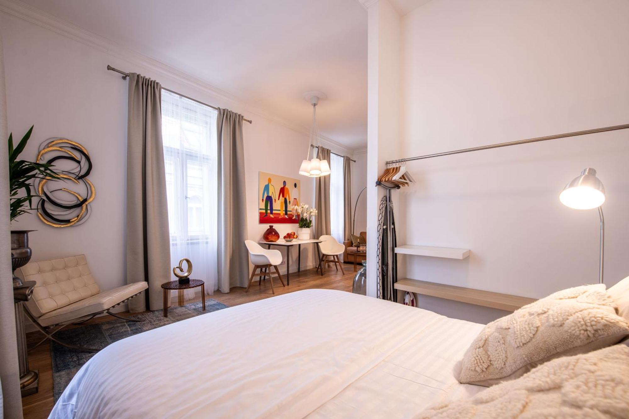 Modern Downtown Apt - Renovated, On Ideal Location Praga Exterior foto