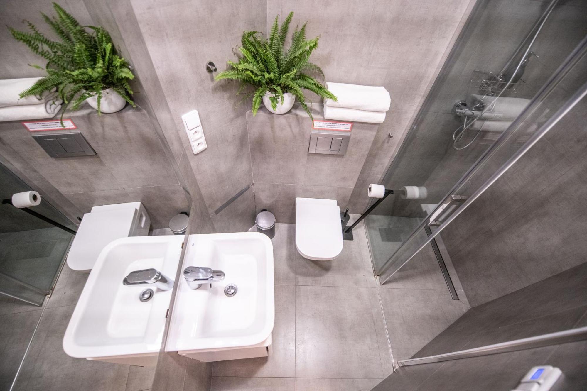 Modern Downtown Apt - Renovated, On Ideal Location Praga Exterior foto