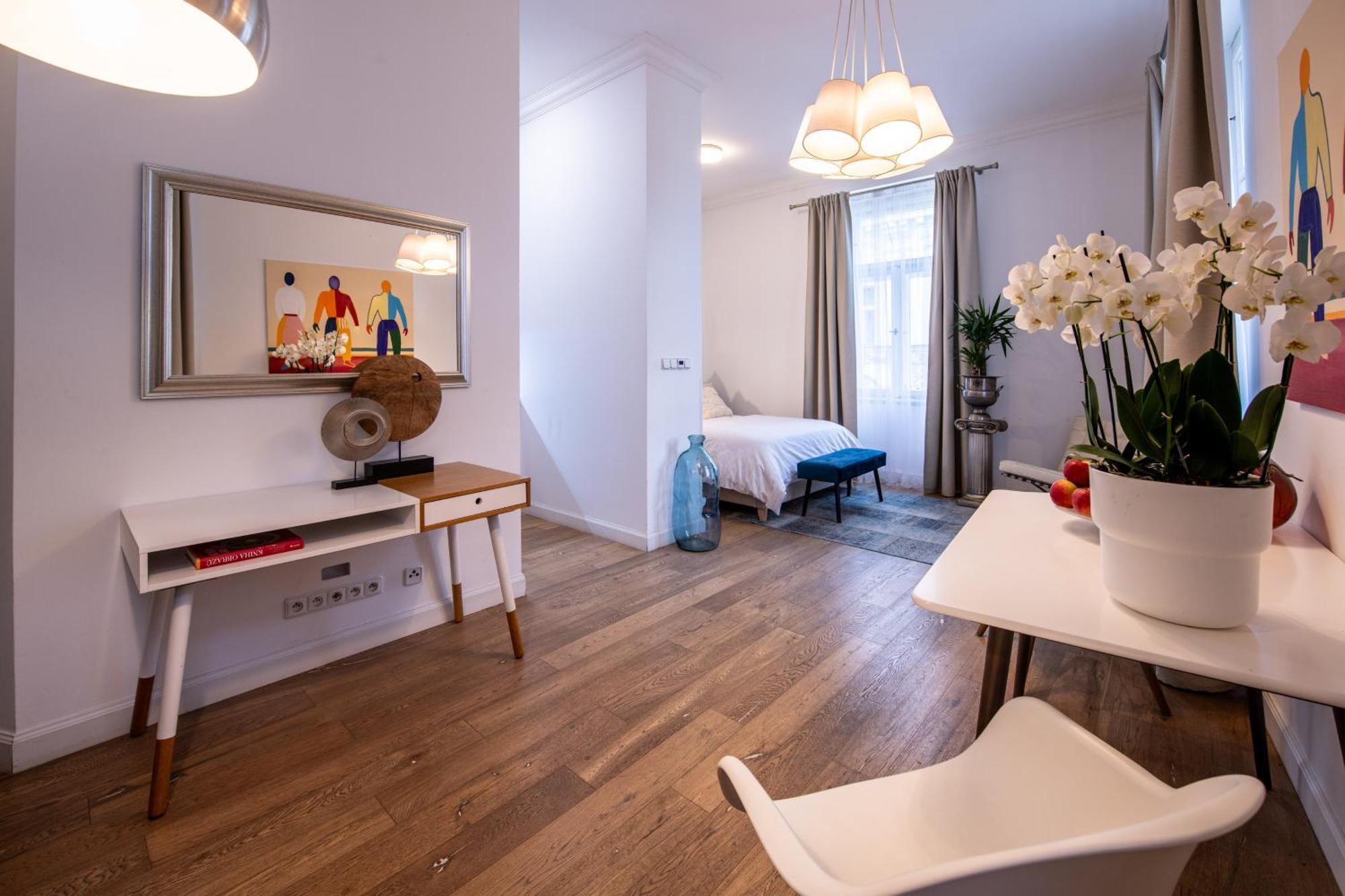 Modern Downtown Apt - Renovated, On Ideal Location Praga Exterior foto